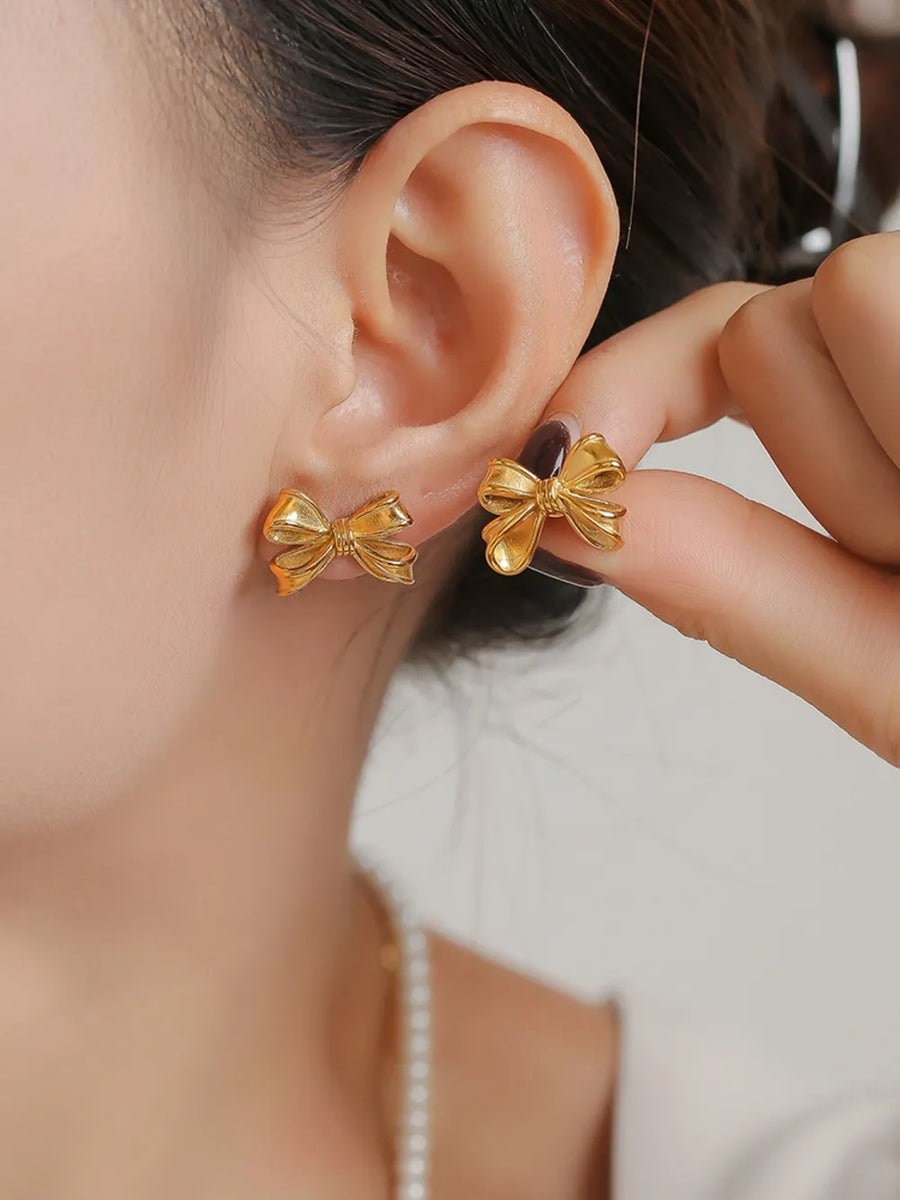 Gold bow earrings with pearl necklace detail