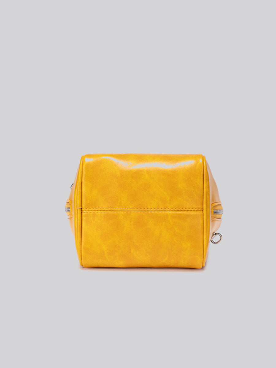 Star-Charm PU Leather Crossbody Bag in Yellow