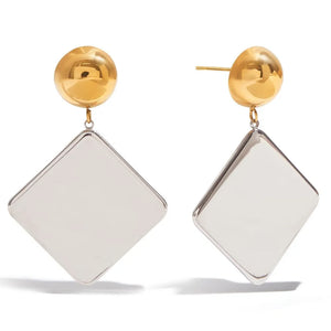 gold earrings with medium length and stud