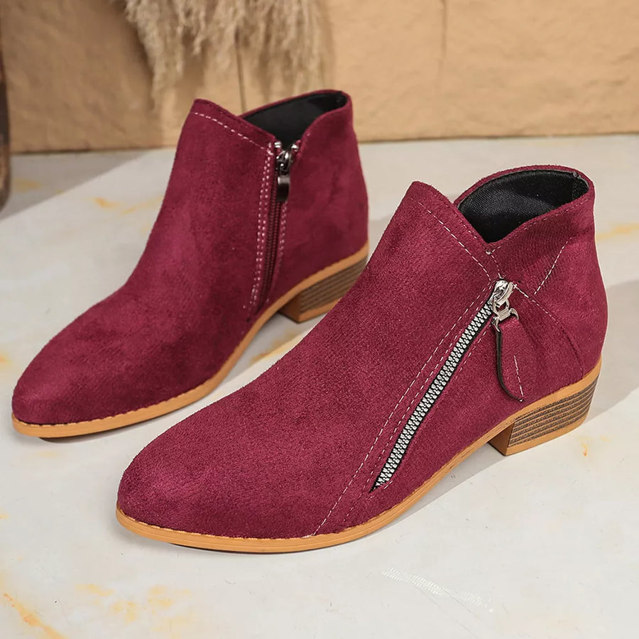 boots in Gray with point toe and ankle-length
