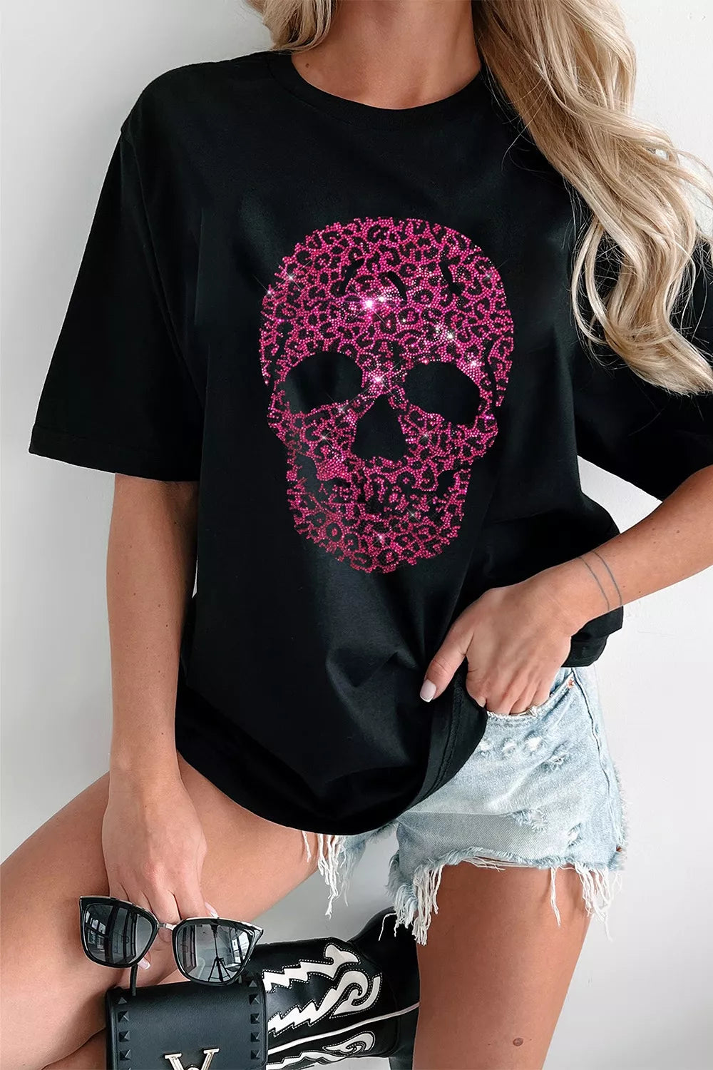 black t-shirt with leopard-print and crew neck
