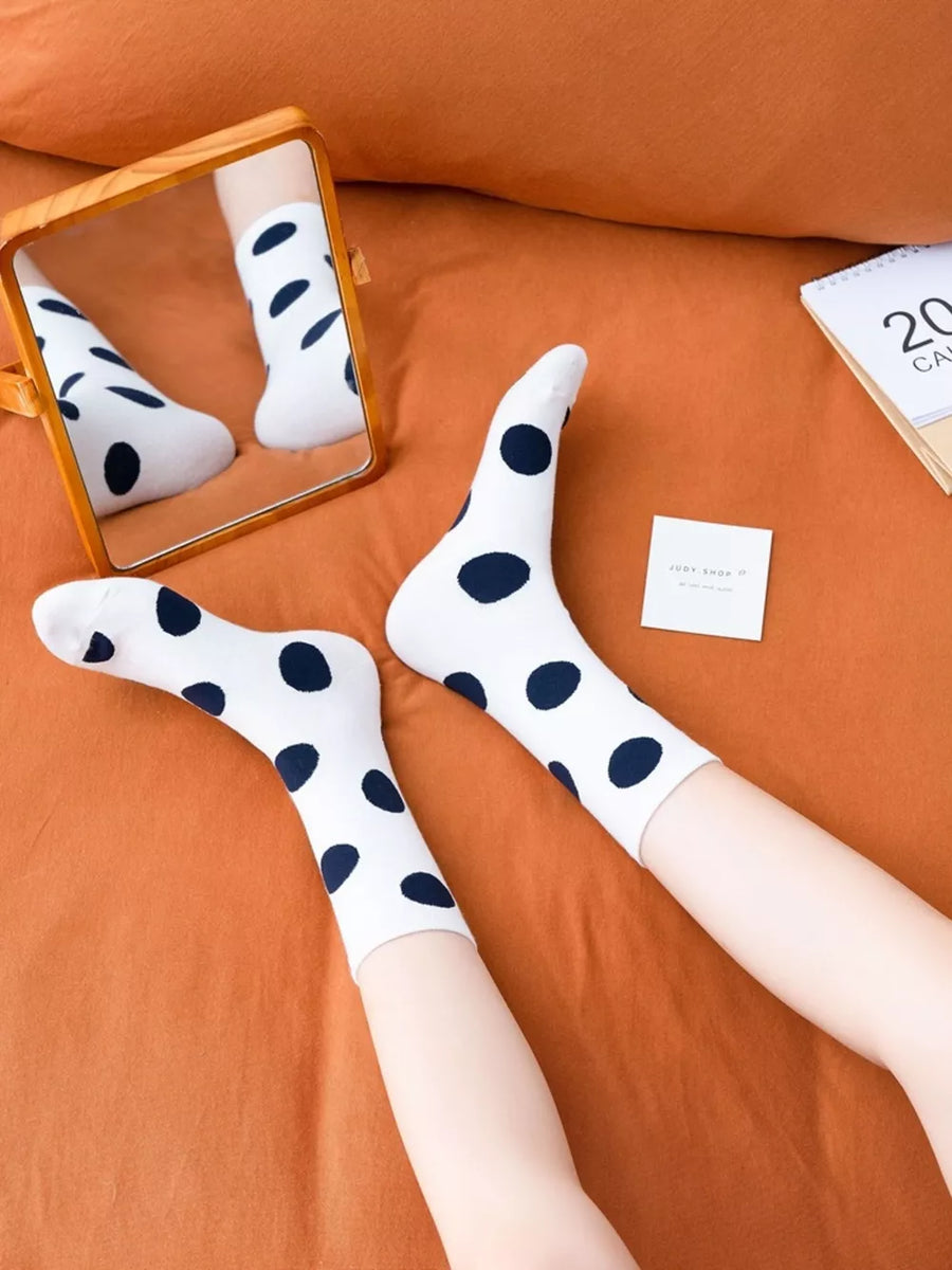 socks in White with elastic cuff and mid-calf