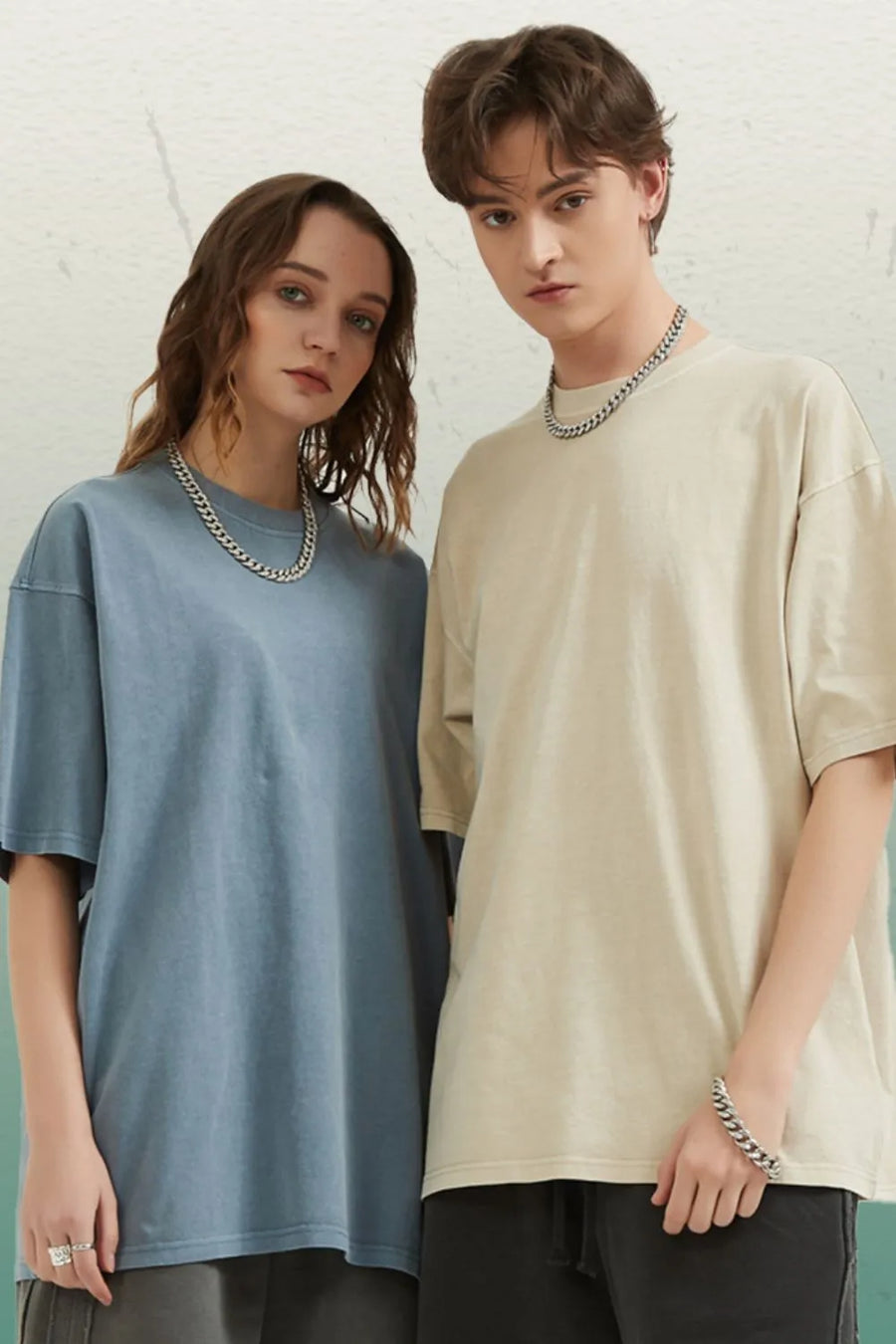 Oversized crewneck t-shirt in Dusty Blue and Beige washed cotton with crew neck and short sleeves.