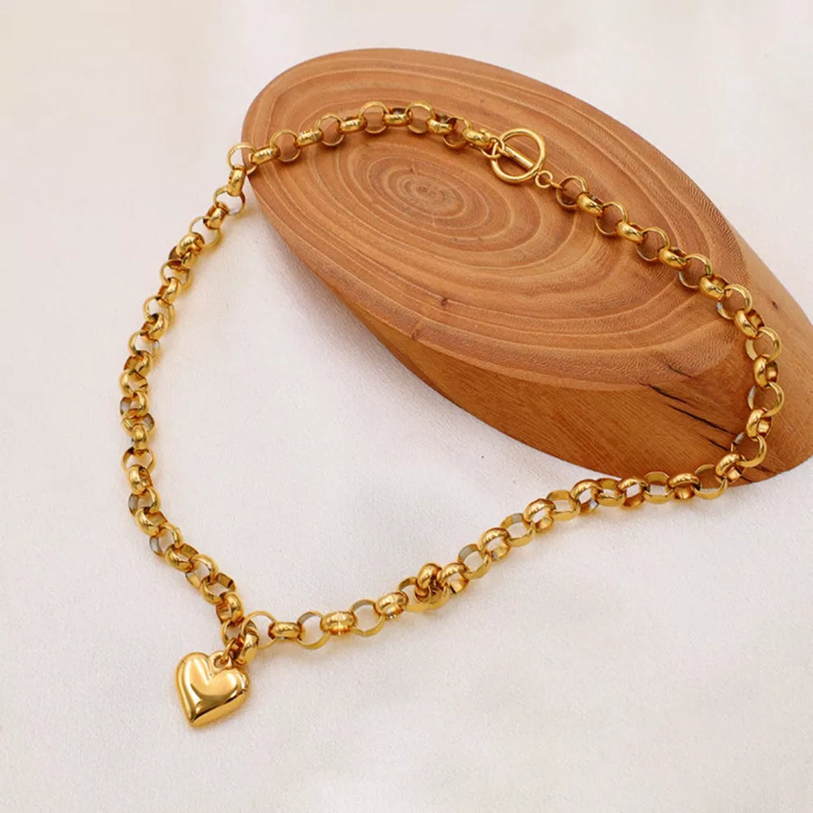 Gold necklace with princess and toggle clasp