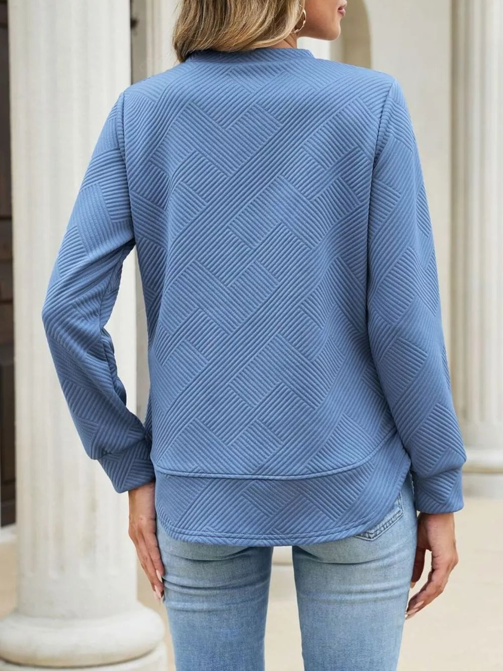 classic sweatshirt in dusty blue with crew neck