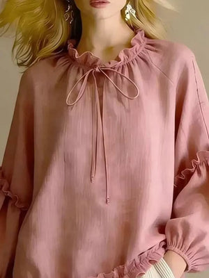romantic blouse in Black with round neck