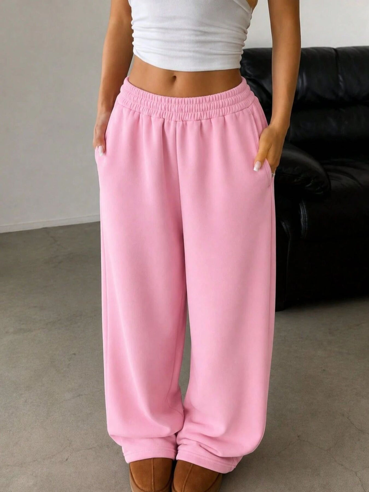 Relaxed-Fit Elastic Waist Wide-Leg Sweatpants in Black with pocketed