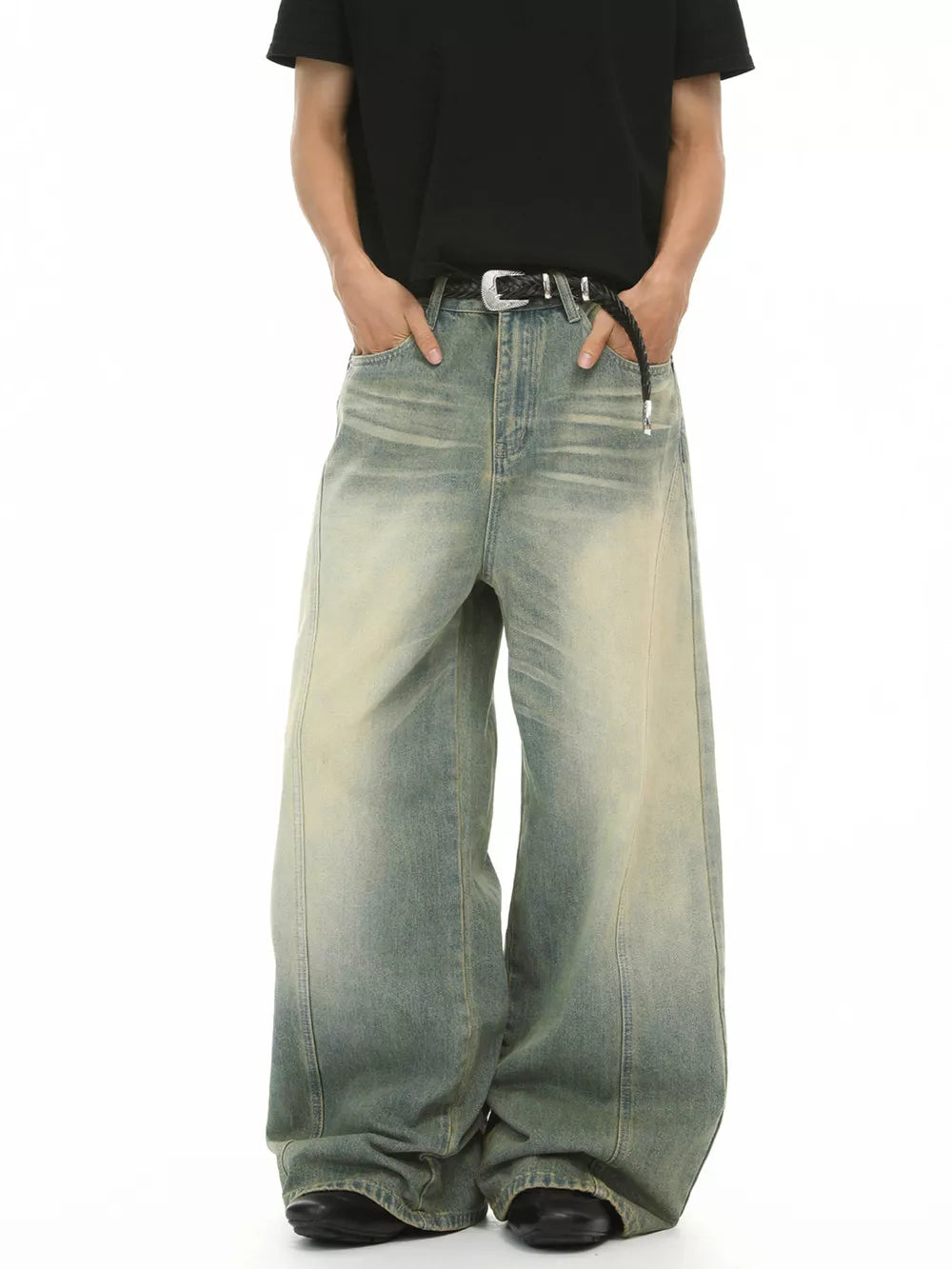 Timeless wide leg denim trousers in a light blue wash with a relaxed fit and vintage fade.