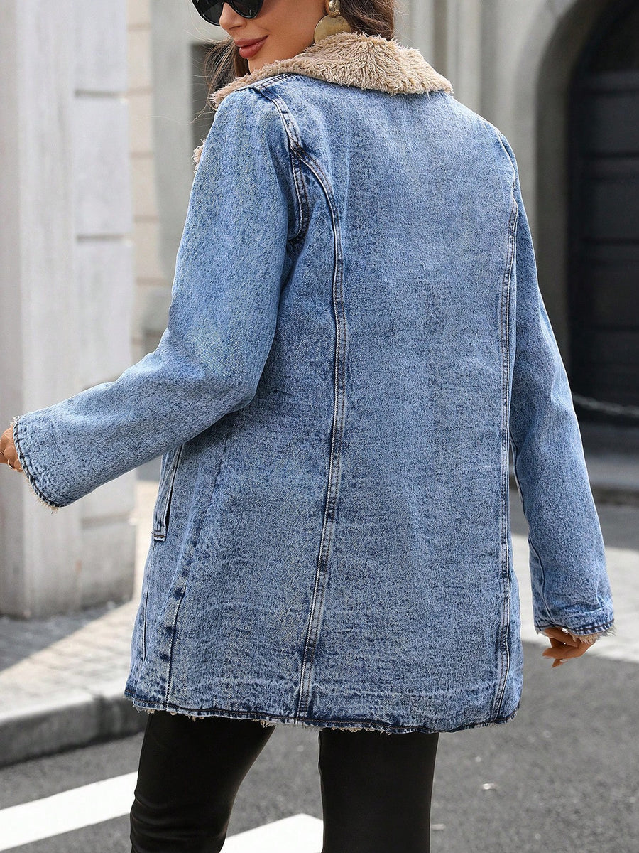 vintage-inspired denim jacket in Blue with collared