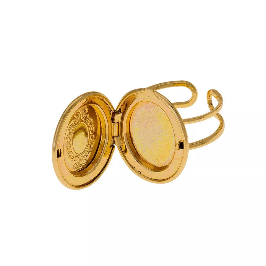 Gold ring featuring adjustable and ornate