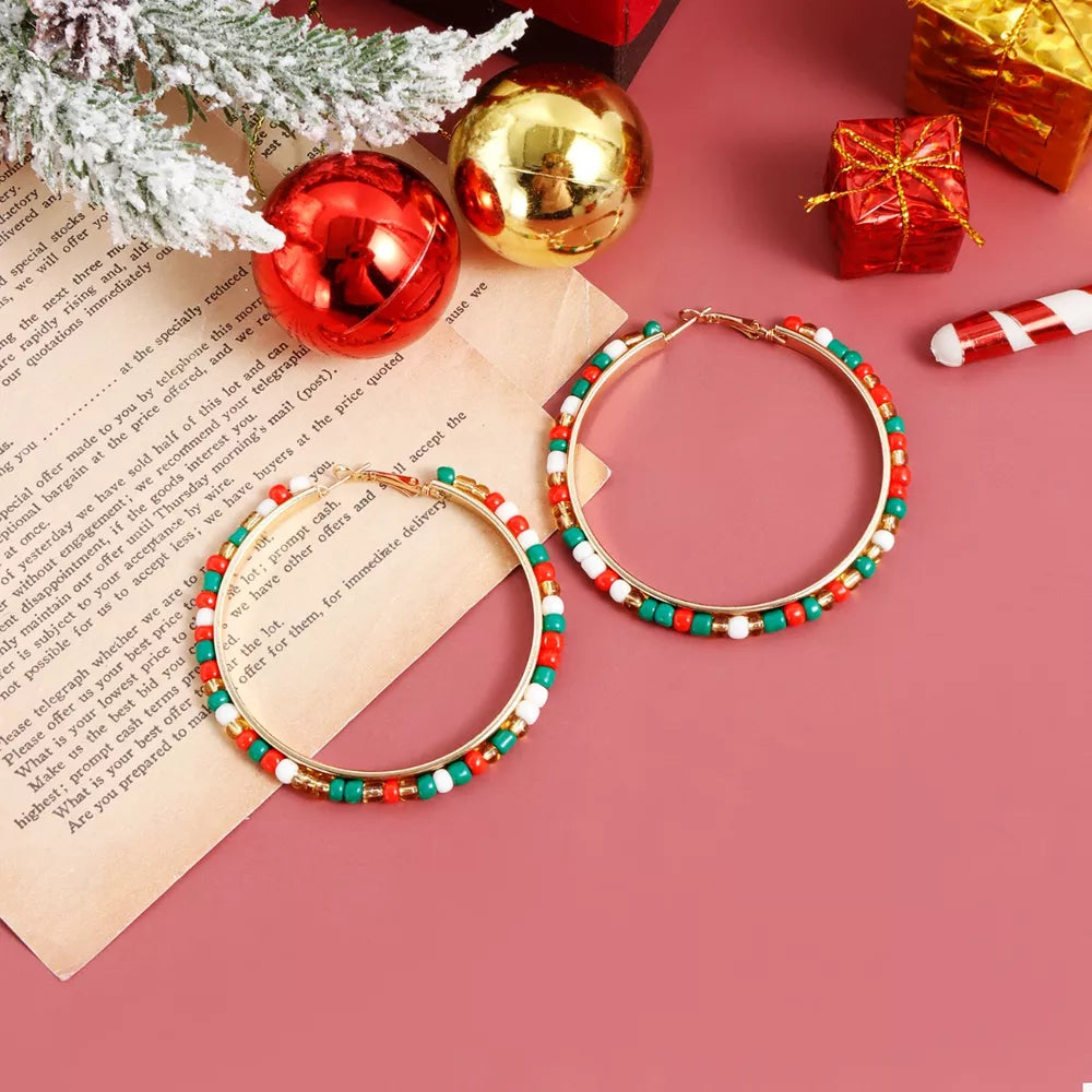 earrings in gold featuring beaded and circular fit