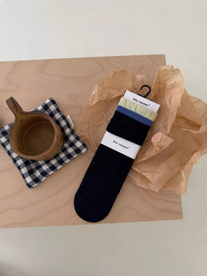 socks in Green with knit and crew-length