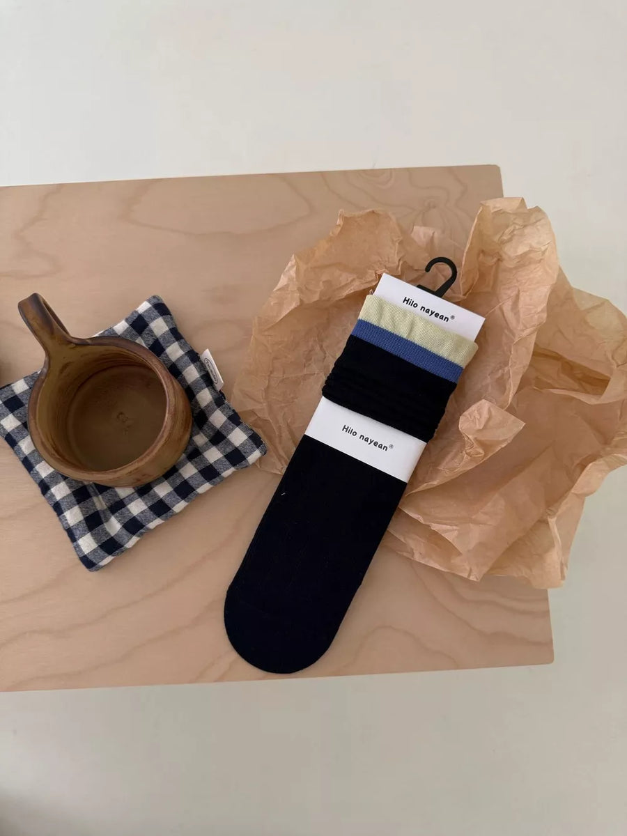 socks in Green with knit and crew-length