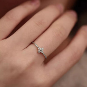ring in silver featuring zircon embellishment and fitted fit