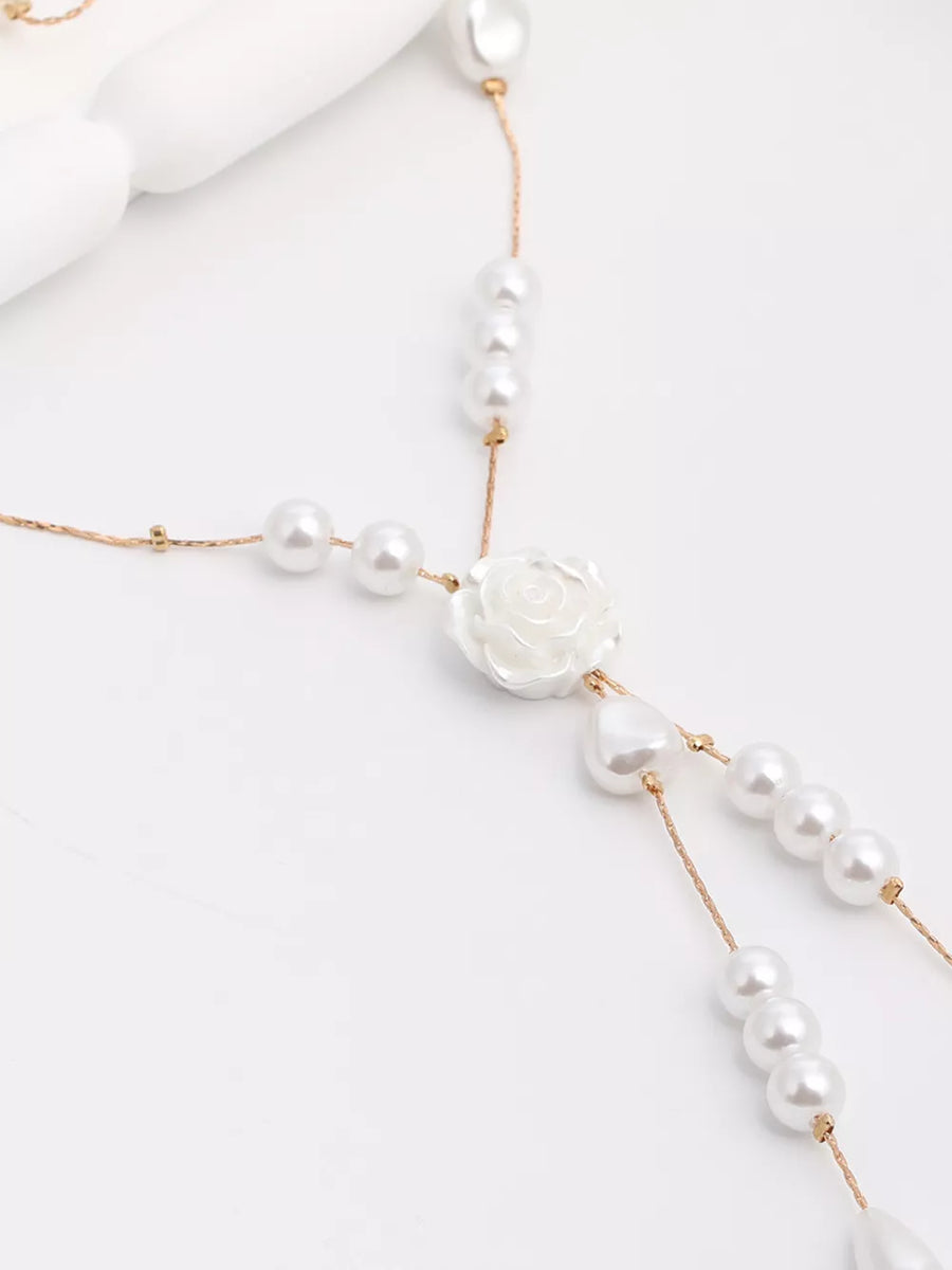 necklace featuring floral in ivory with 18K Gold-Plated, Resin, Zinc alloy Care instructions: Avoid wearing during exerc