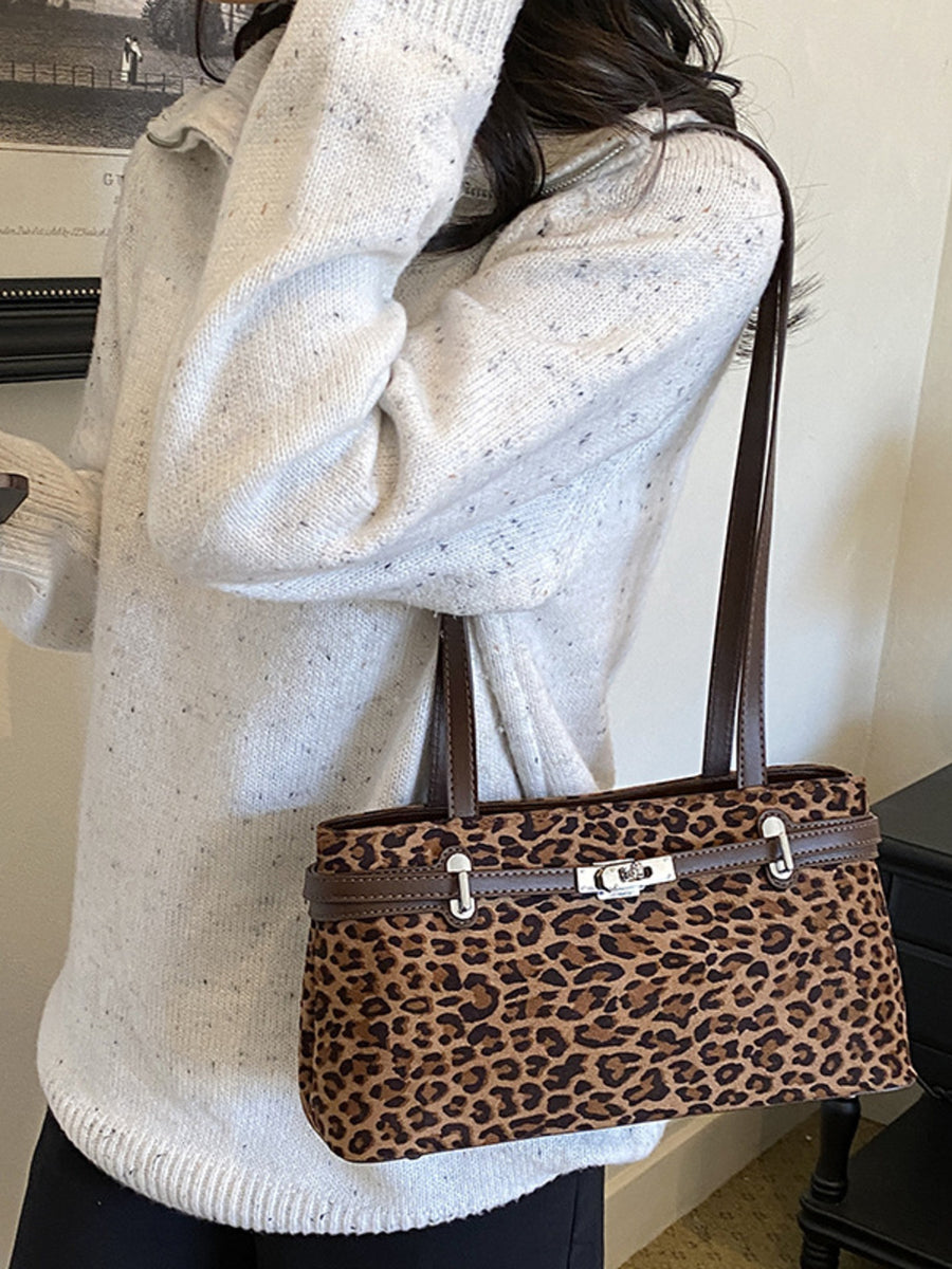 shoulder bag in Leopard with leopard-print and decorative lock