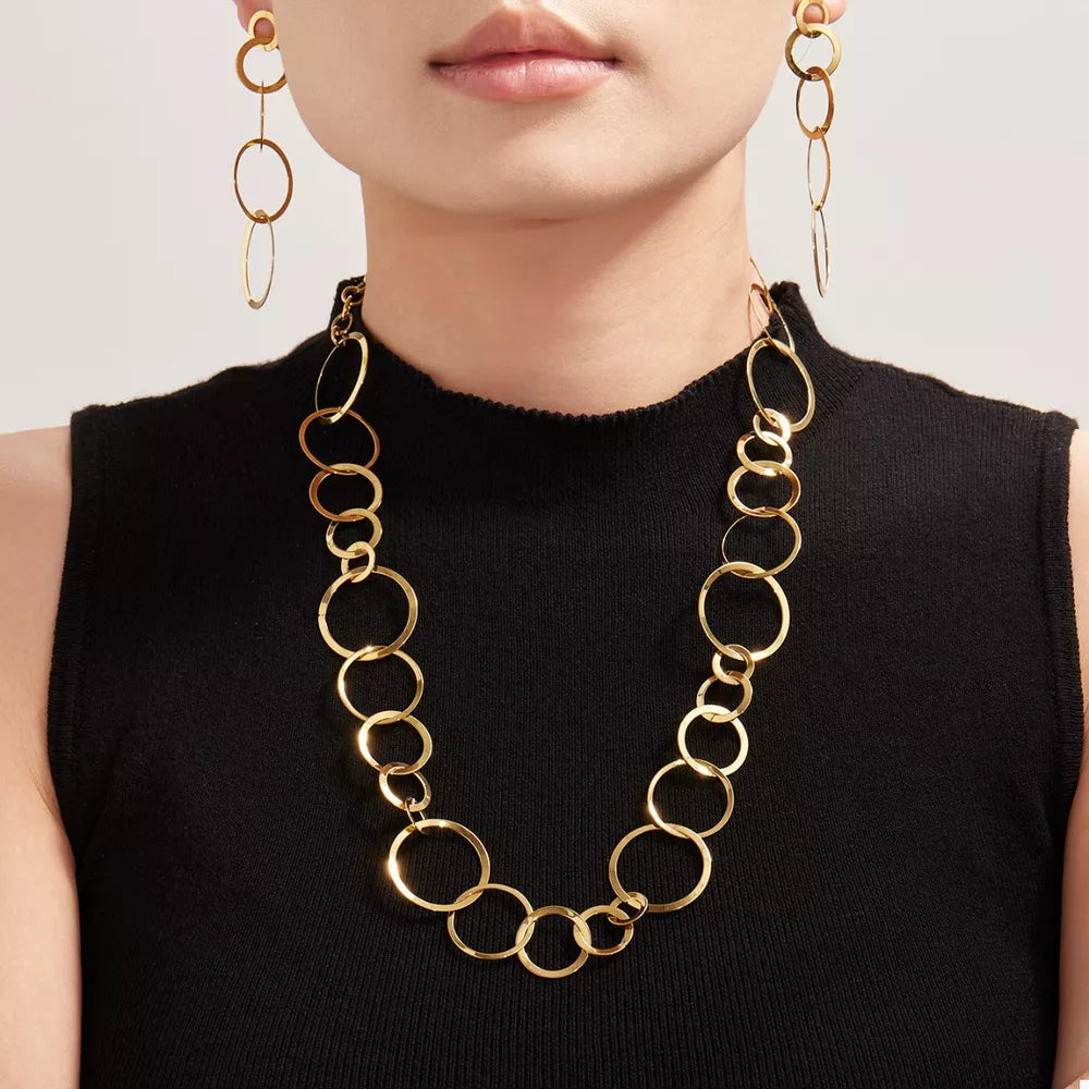 necklace in gold featuring chain link and straight fit