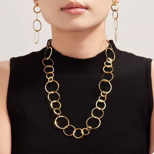 necklace in gold featuring chain link and straight fit