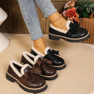 loafers in black featuring bow detail and structured fit