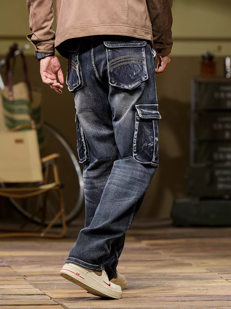 Black cargo jeans with full-length and zip-front, button