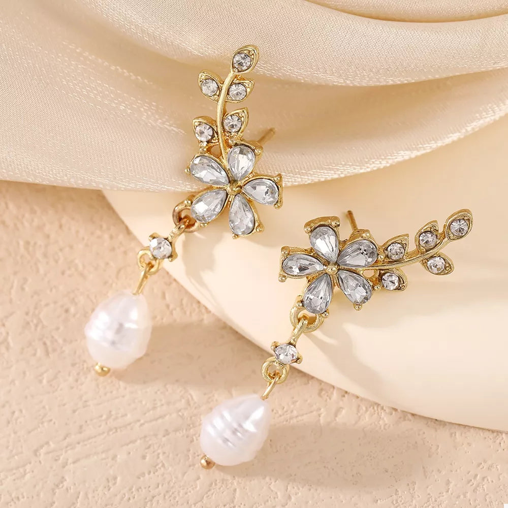 Synthetic Pearl,18K Gold-Plated,Alloy,Rhinestone Care instructions: Avoid wearin earrings in white with straight silhouette