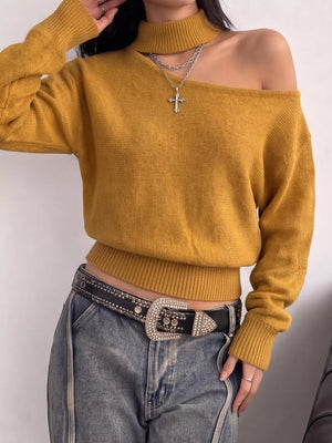pullover sweater in Beige with cutout and cropped