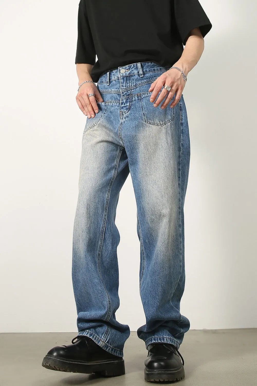 Vintage wash baggy denim jeans in medium blue with a relaxed fit.