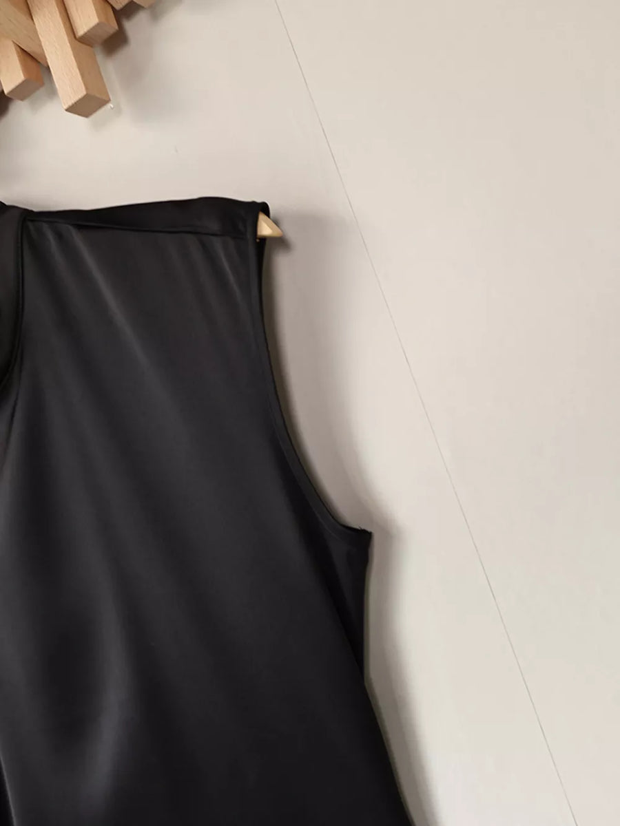 mini dress in black with ruched and mini