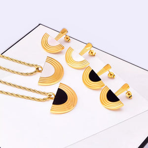 jewelry set in gold featuring gold-plated and geometric fit