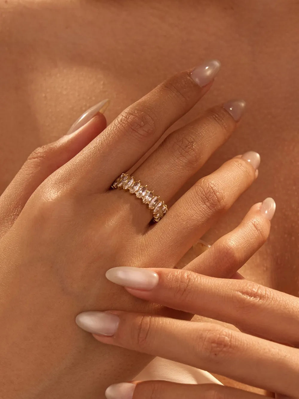ring in gold featuring 18K gold-plated and band fit