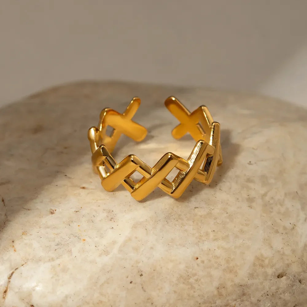 Gold openwork ring with geometric cutout pattern, 18K gold-plated, adjustable