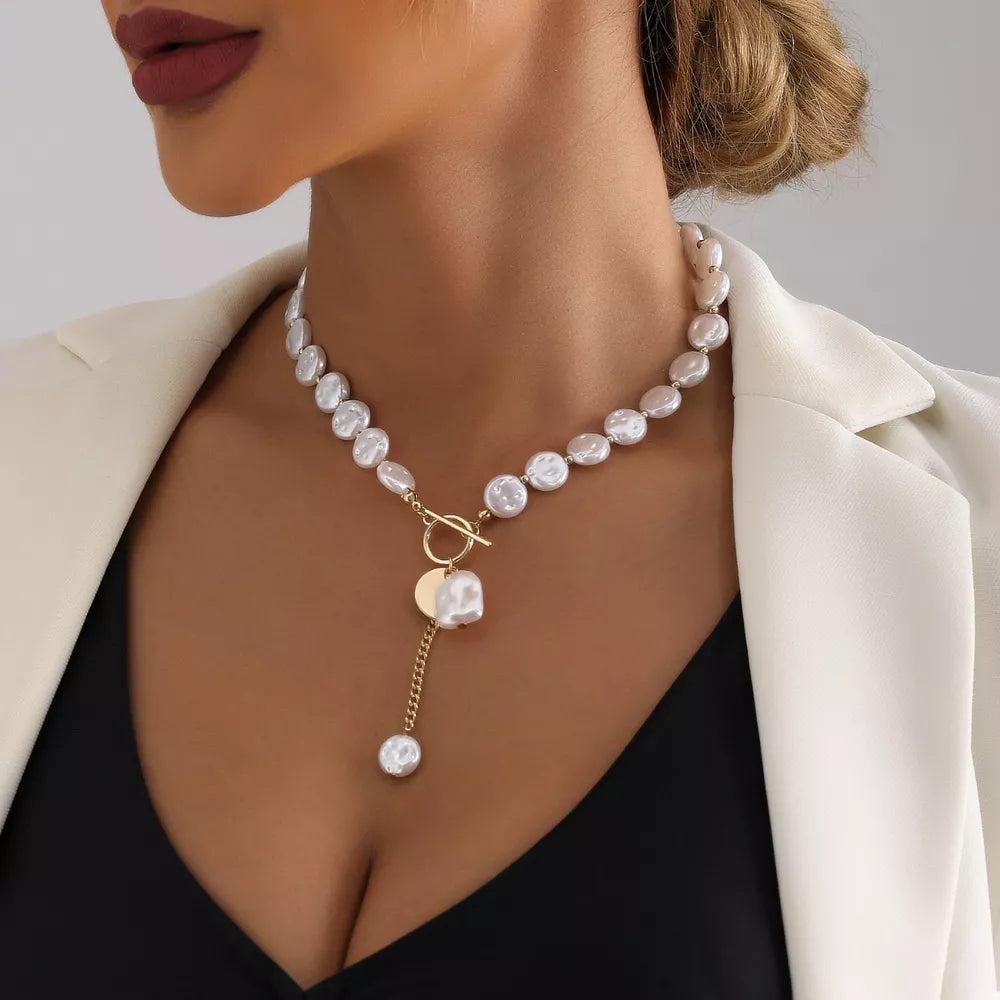 necklace in ivory featuring pearl drop and choker fit
