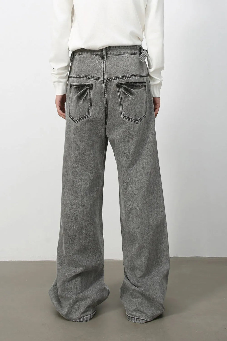 Wide-leg washed denim jeans in dark gray with a belt detail and relaxed fit.