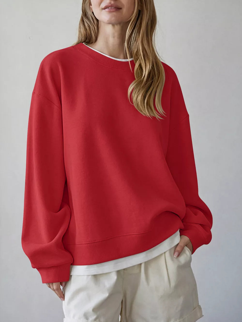 sweatshirt in red featuring ribbed cuffs and oversized fit