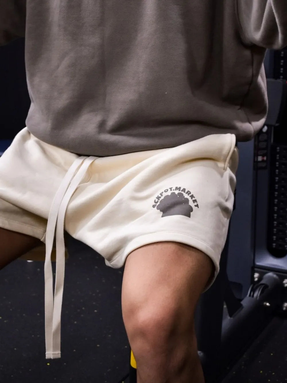 Ivory fleece drawstring shorts with a market logo detail and a relaxed fit.