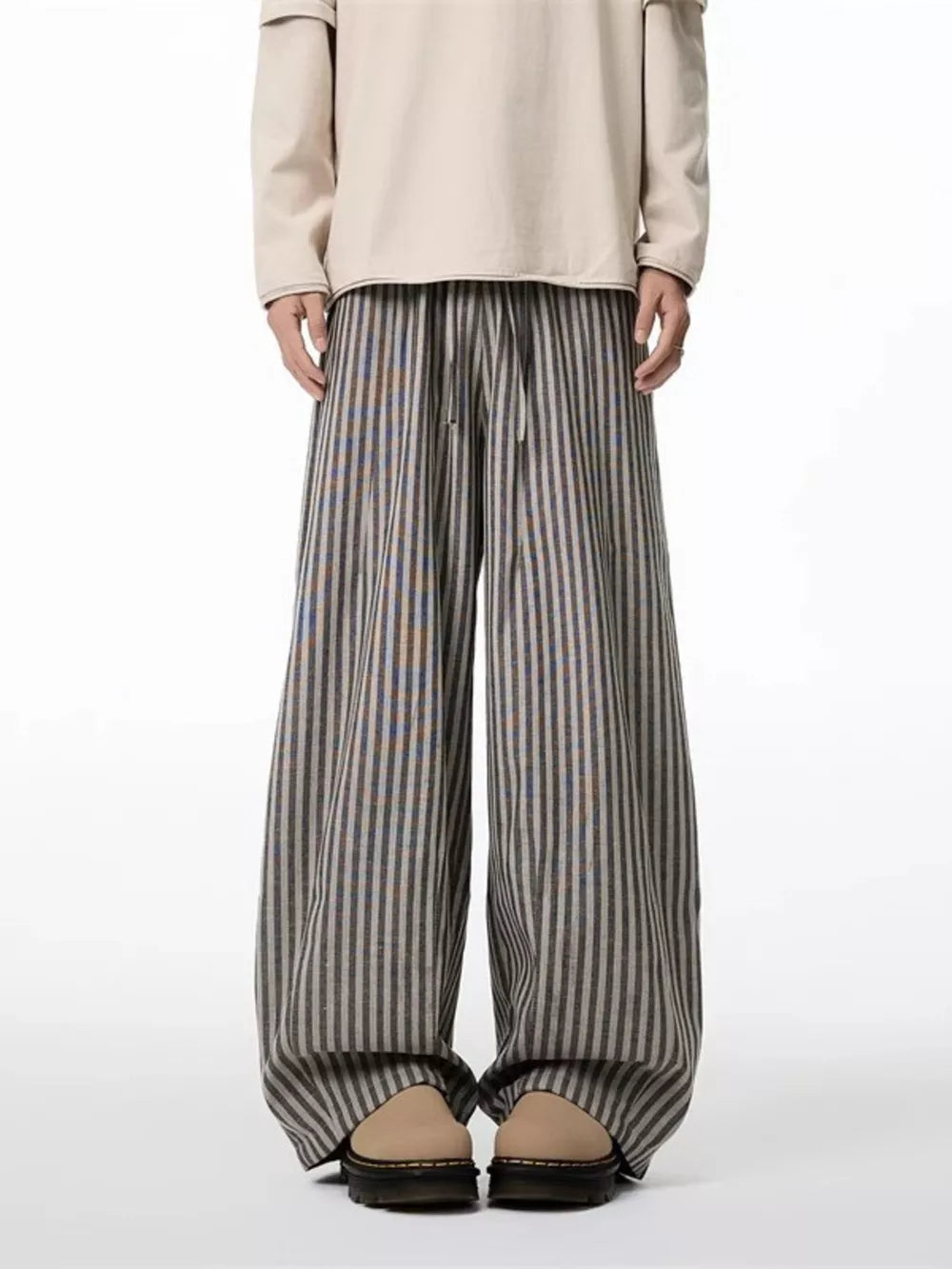 Striped wide-leg sweatpants with drawstring in gray and black with blue accents.