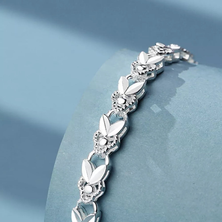 bracelet in silver with geometric and interlocking links