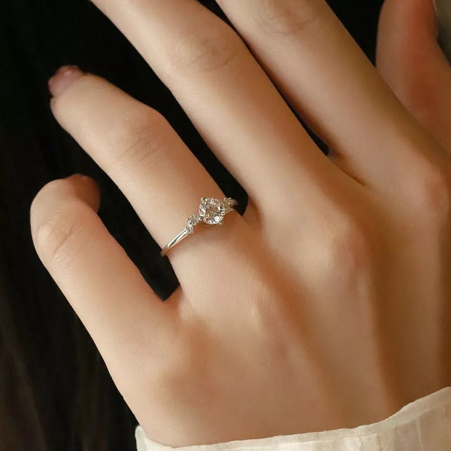 925 sterling silver,Moissanite Carat weight: 1ct Care instructions: Avoid wearin ring in Silver with fitted silhouette