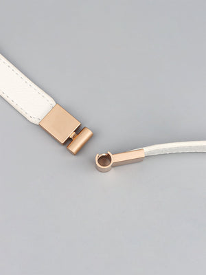 White elasticated belt with gold buckle detail and leather trim