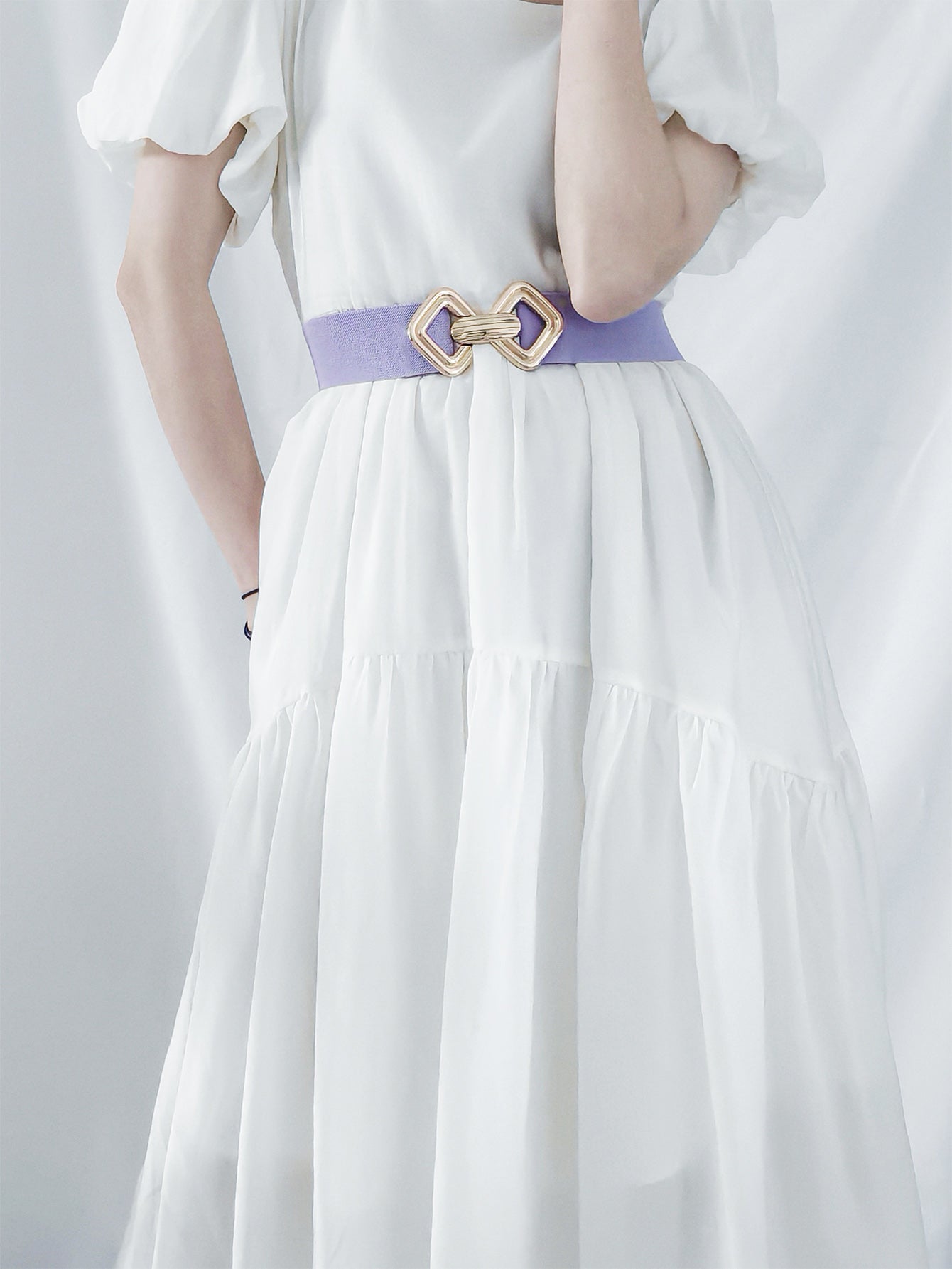Lavender elasticated waist belt with geometric gold buckle