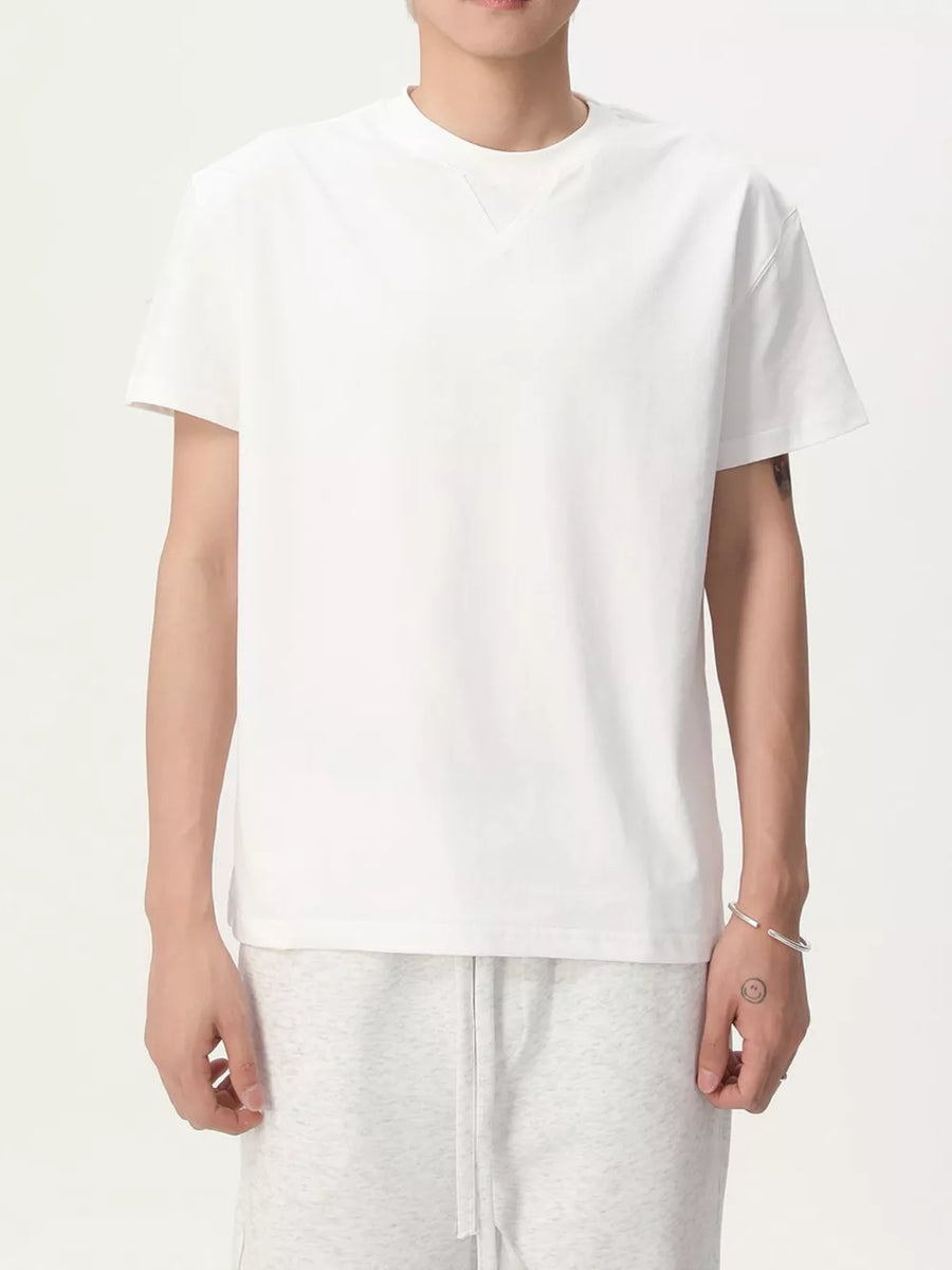 White cotton spandex casual tee with round neck and short sleeves.