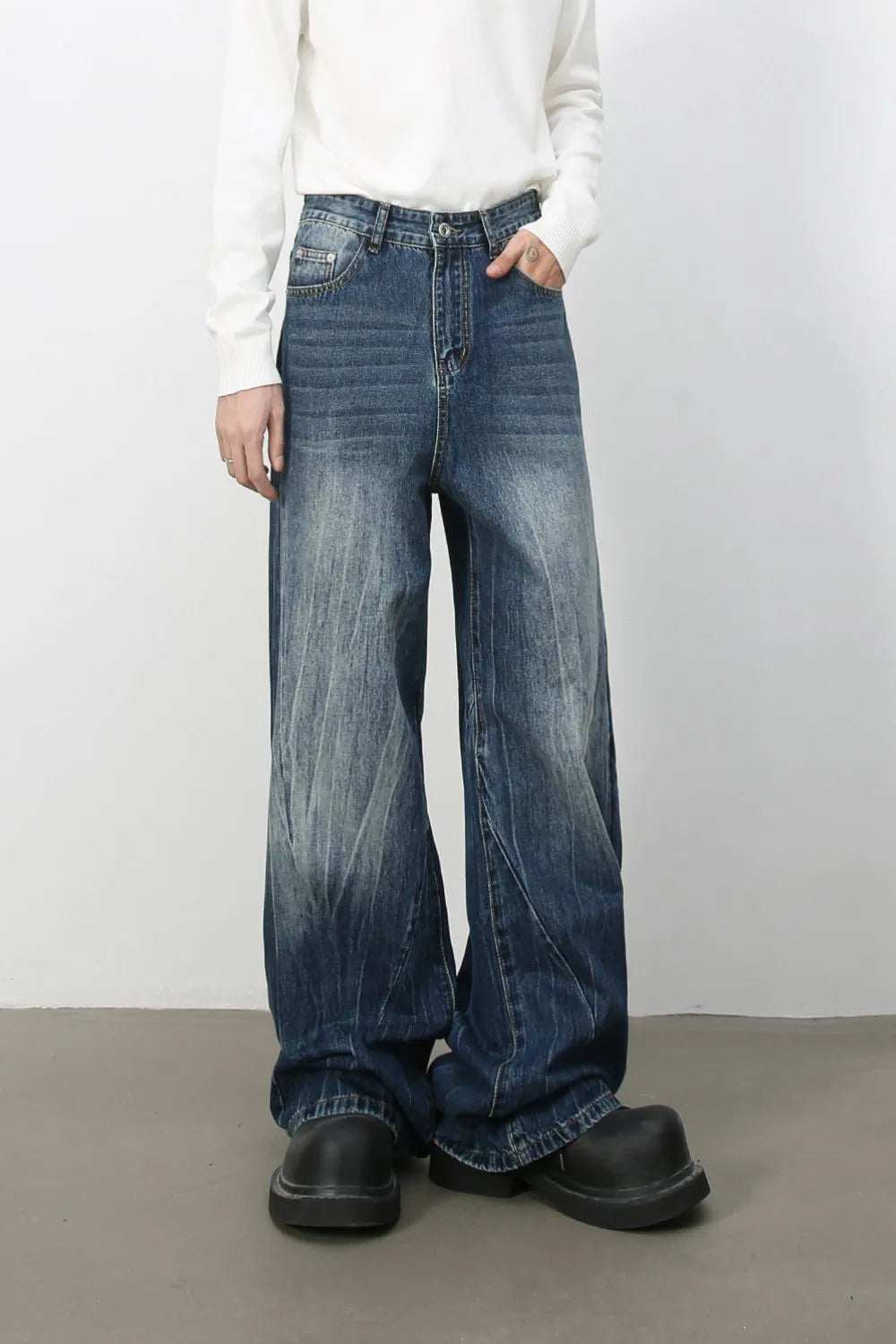Oversized wash-effect palazzo jeans in medium blue denim with a wide leg and distressed details.
