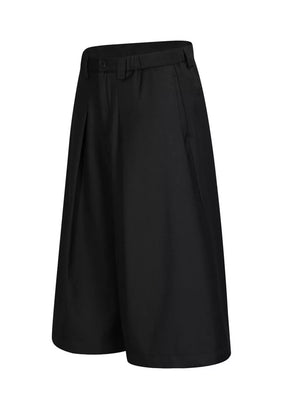 modern capri pants in Black with not applicable