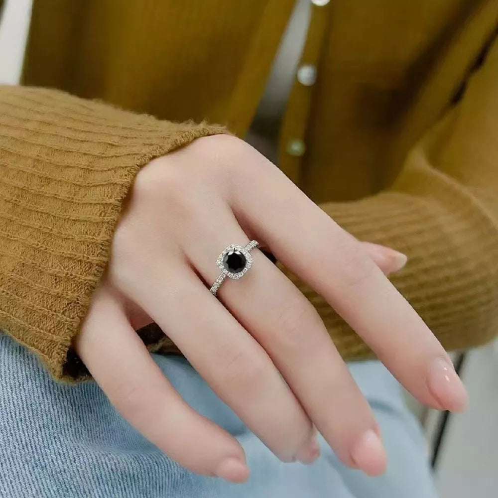 ring in silver featuring adjustable and slim fit