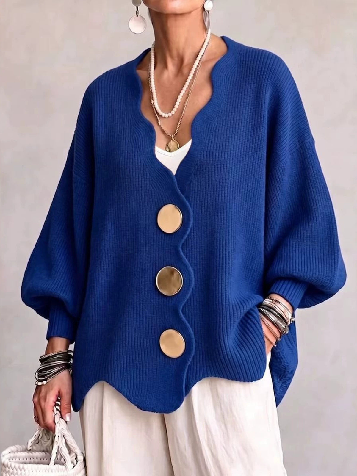 cardigan in Blue with scalloped edge and hip-length