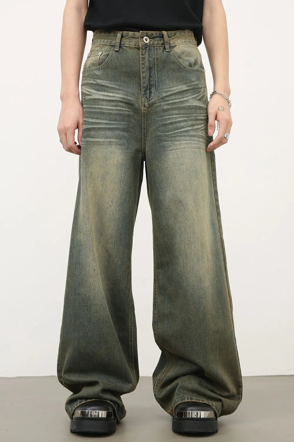 Vintage wash palazzo denim trousers in dark, featuring a wide leg and distressed details.