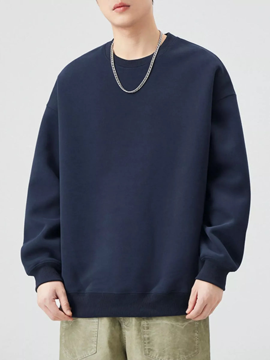 Navy blue oversized crew-neck sweatshirt with ribbed cuffs and hem.