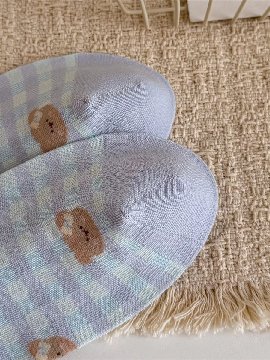 light gray socks with elastic and motif