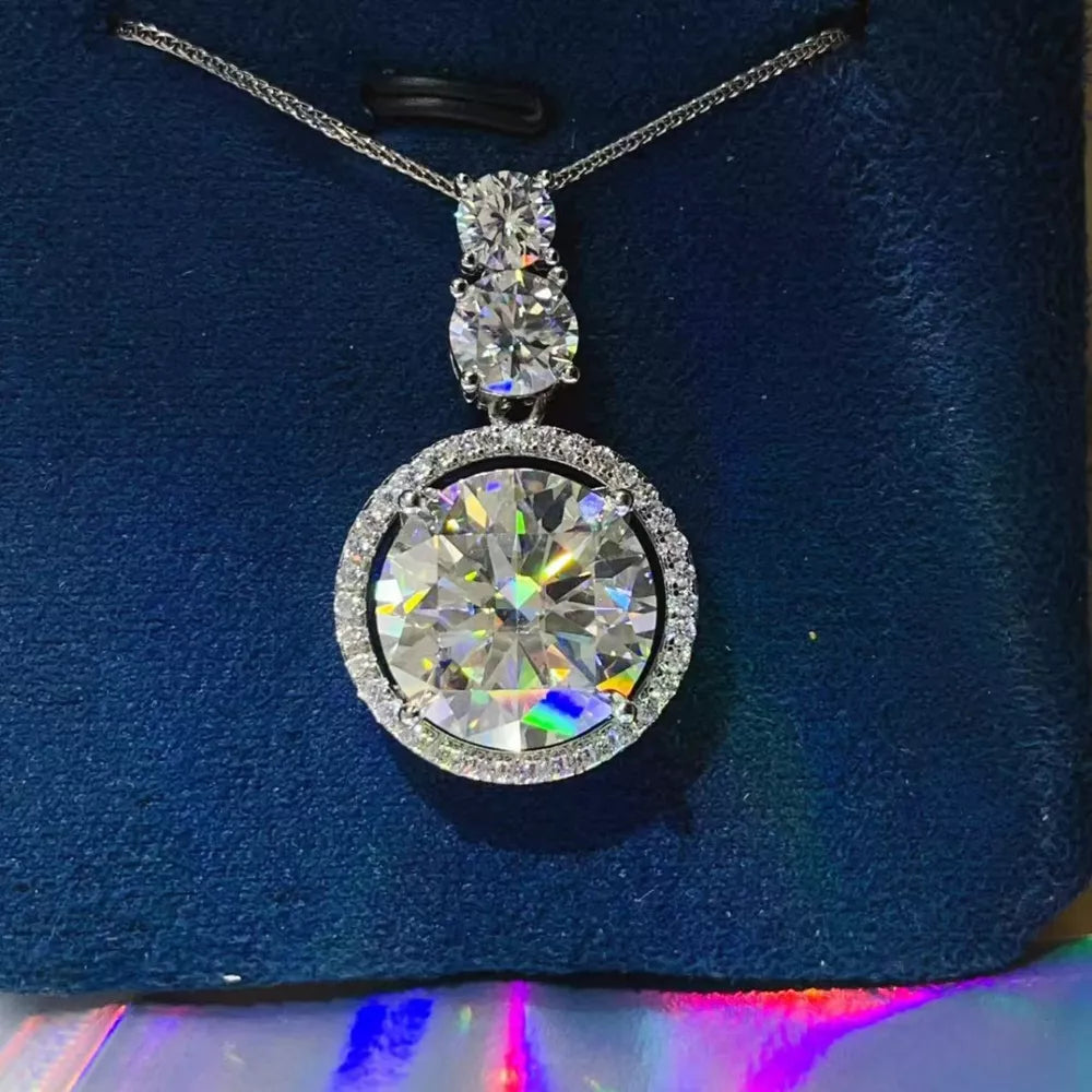 Platinum-Plated,925 sterling silver,Moissanite Carat weight: 11 necklace in clear with pendant necklace silhouette