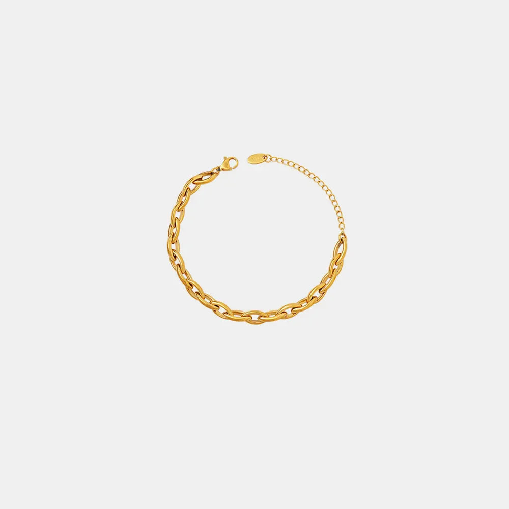 Gold chain bracelet with oval links and adjustable clasp